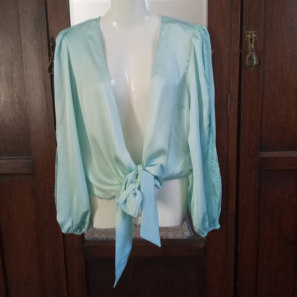 GUESS NWT Lace Silky Tie Waist Top  Peasant Sleeves Bow Tie Deep V Soft Green XS - Picture 1 of 8